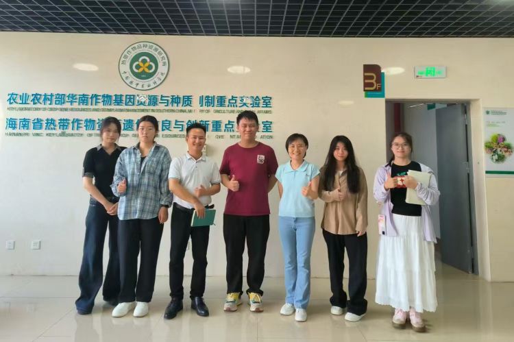 食品与药学系走访实习单位 关怀学子助成长