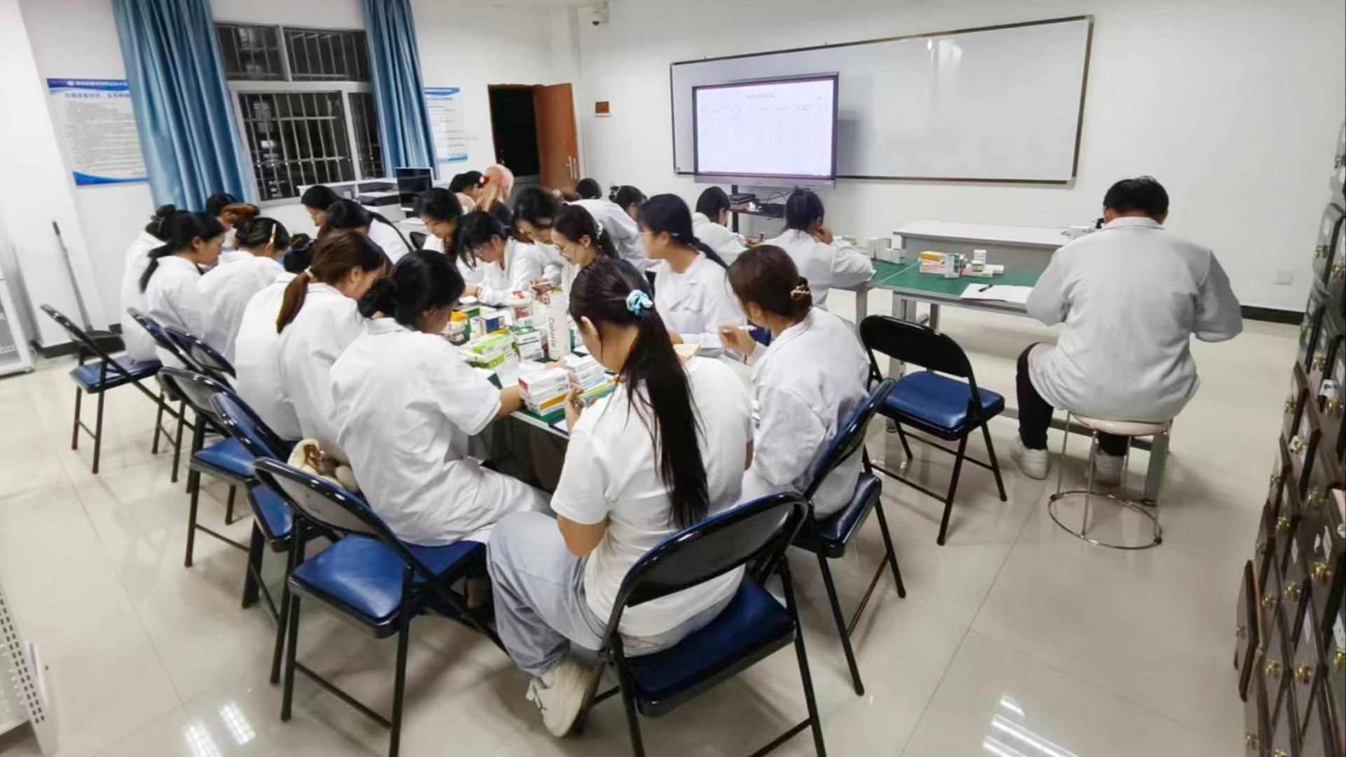 食品与药学系举行第三届药学技能大赛校内选拔赛