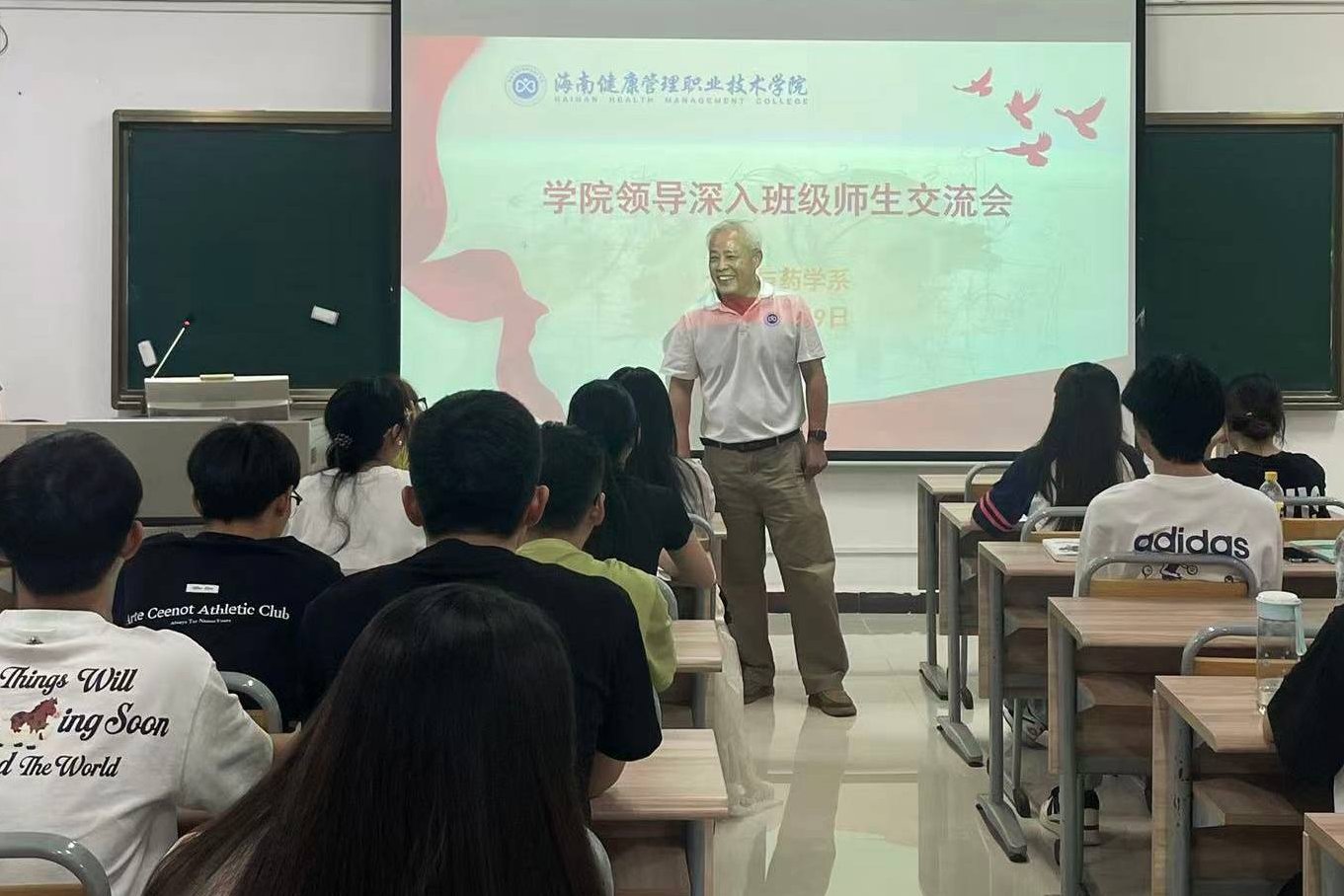 罗一飞深入基层联系学生，走进课堂与学子共话成长